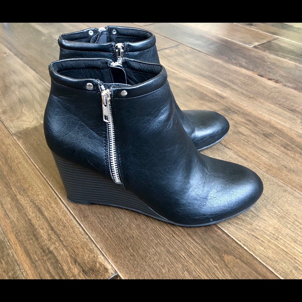 Unlisted size 9 black boots